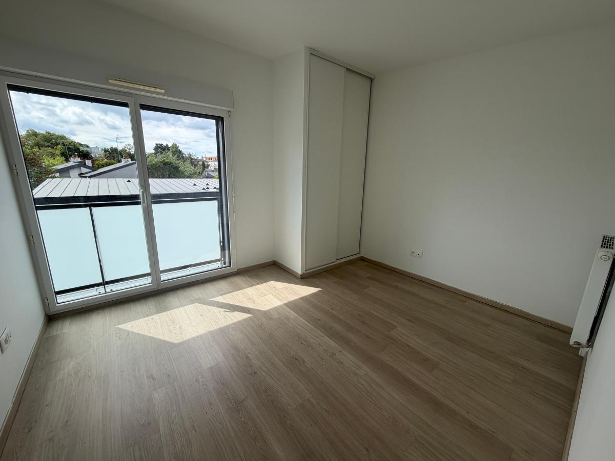 4 pièces - 1er étage - 92m² - 883,20 € - Photo #5