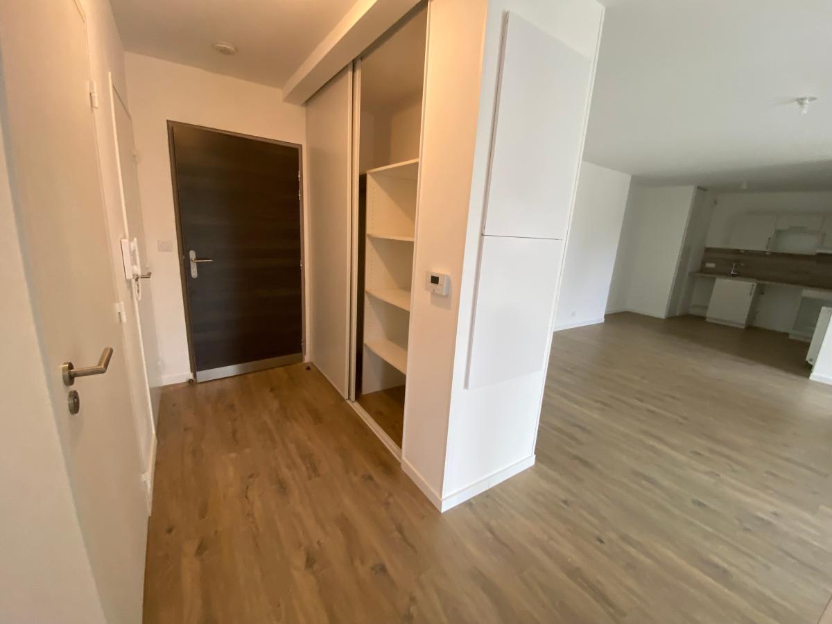 
																																							3 pièces - 
																																						1er étage - 67m² - 776,30 € - Photo #3