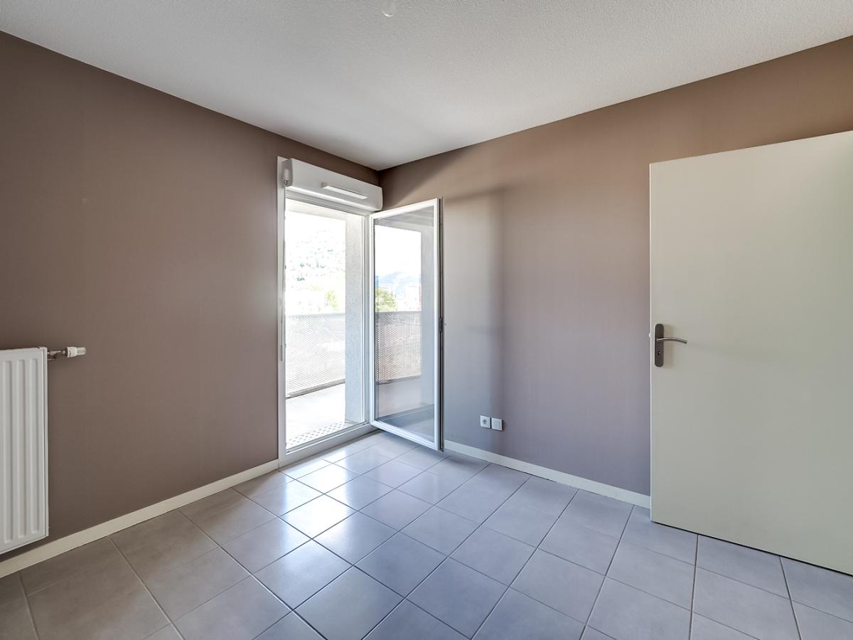 
																																							4 pièces - 
																																						6ème étage - 77m² - 1 034,63 € - Photo #4