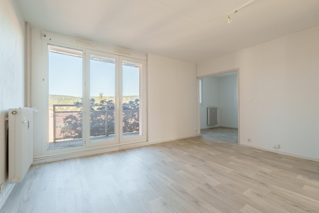 
																			4 pièces – 
																		3ème étage – 77m² - 73 710 € - Photo #1