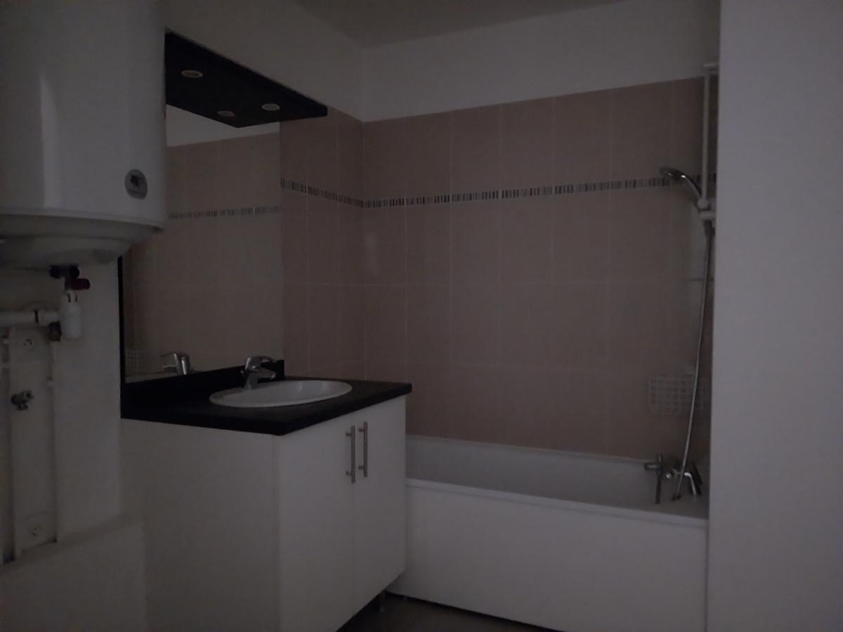 2 pièces - 1er étage - 38m² - 605,70 € - Photo #4