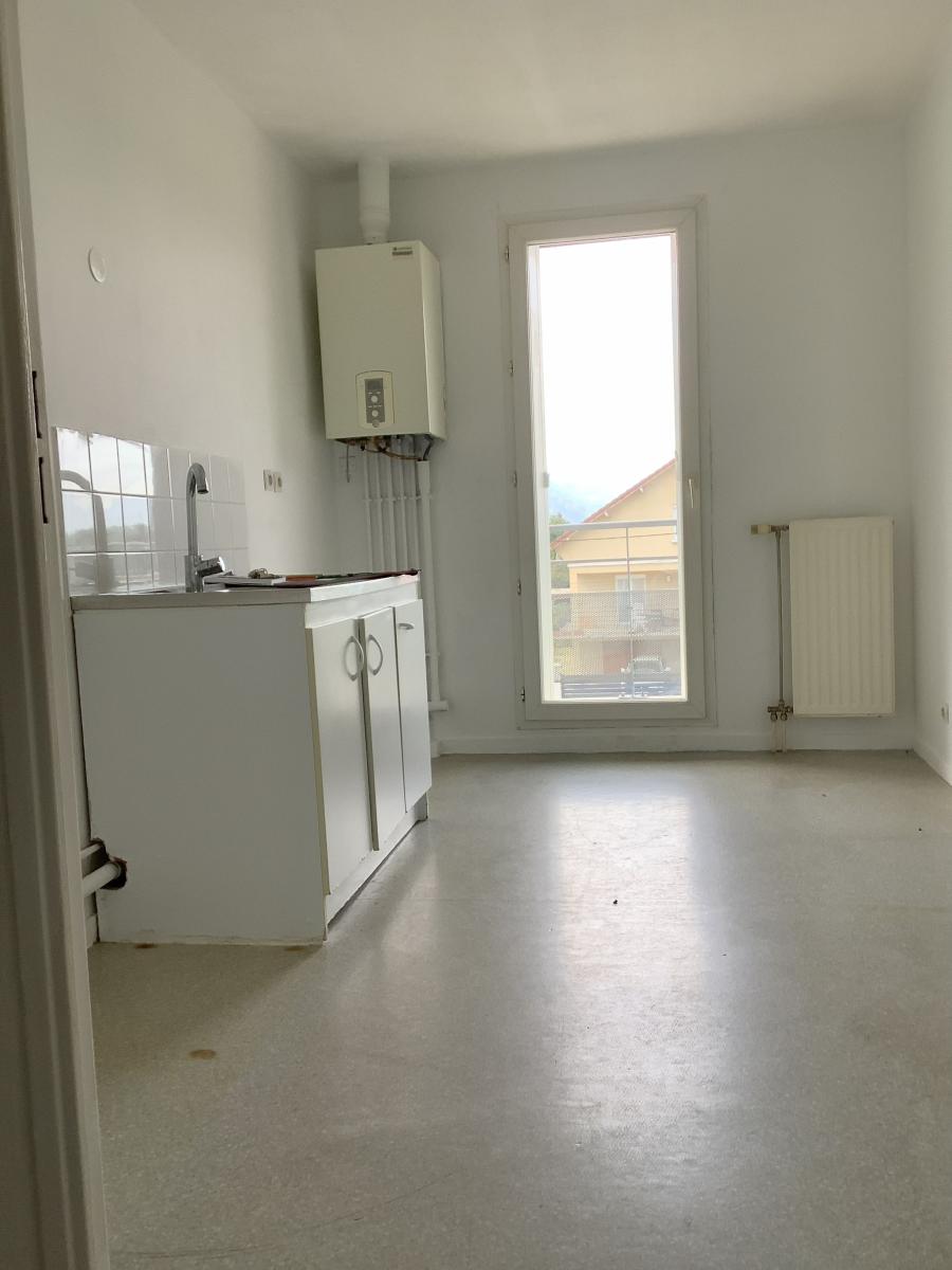 
																																							4 pièces - 
																																						3ème étage - 79m² - 170 000 € - Photo #2