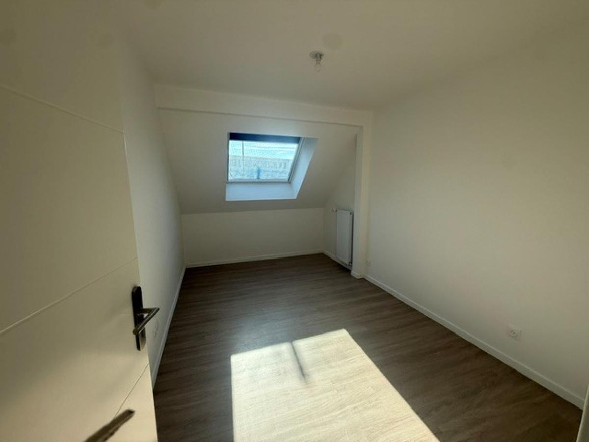 3 pièces - 1er étage - 70m² - 1 150,30 € - Photo #3