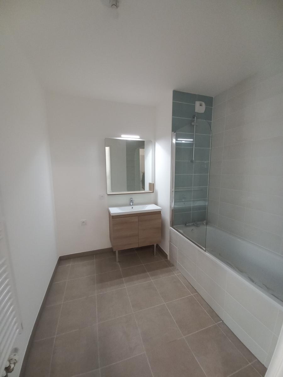 
																																							4 pièces - 
																																						1er étage - 75m² - 950,55 € - Photo #5