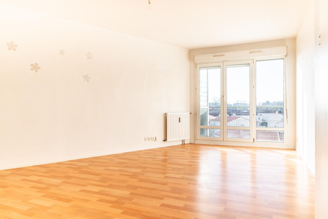 
																																							3 pièces - 
																																						3ème étage - 71m² - 137 000 € - Photo #1