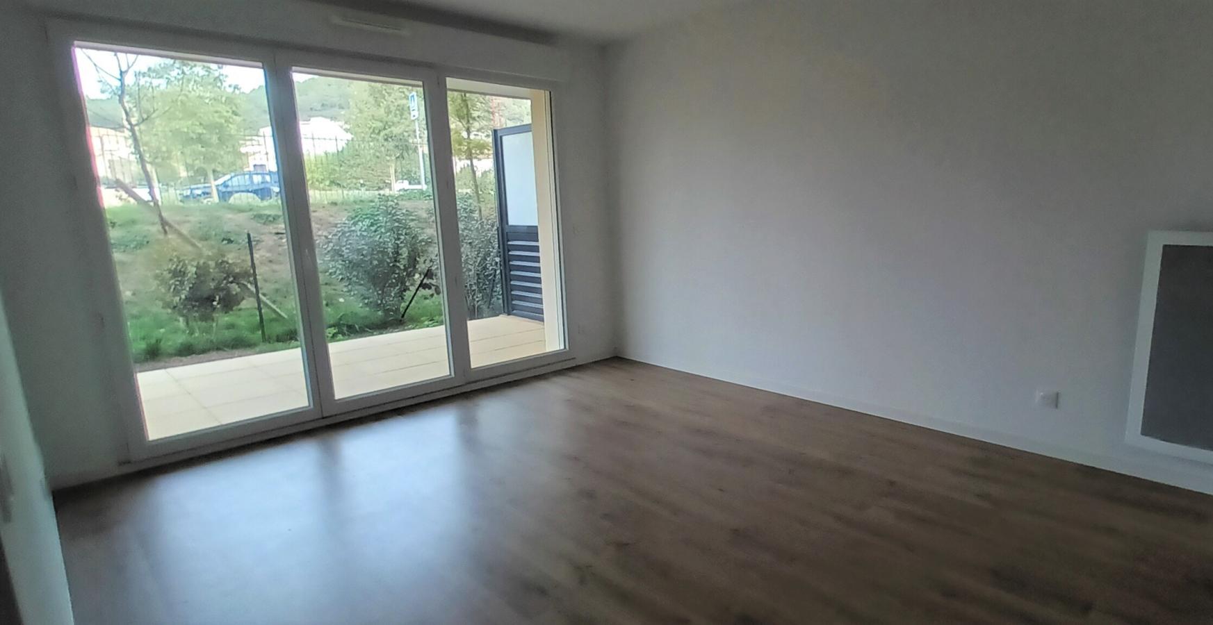 
																																							1 pièce - 
																																						RDC - 27m² - 536,17 € - Photo #1