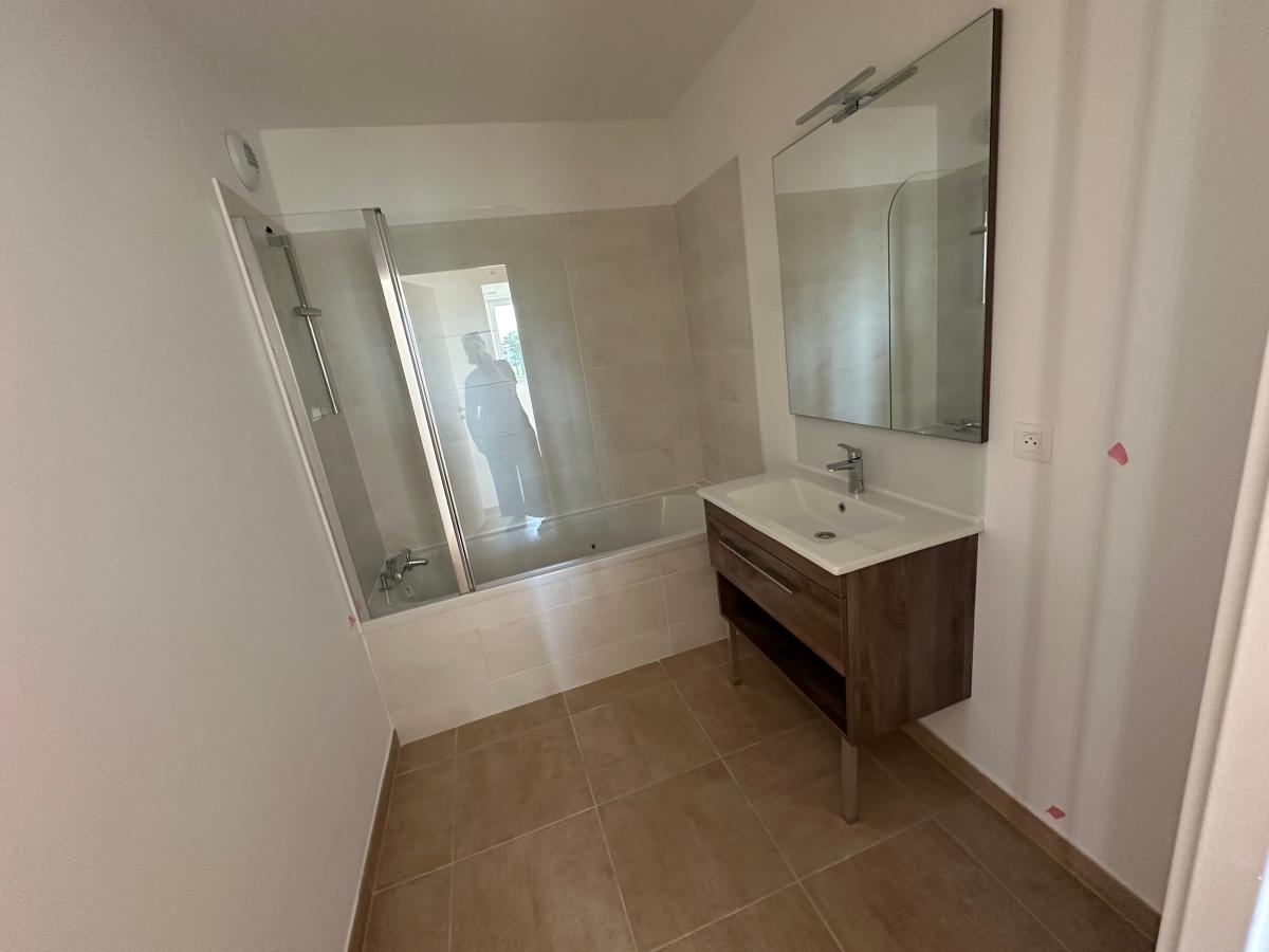 4 pièces - 2ème étage - 74m² - 853,43 € - Photo #3