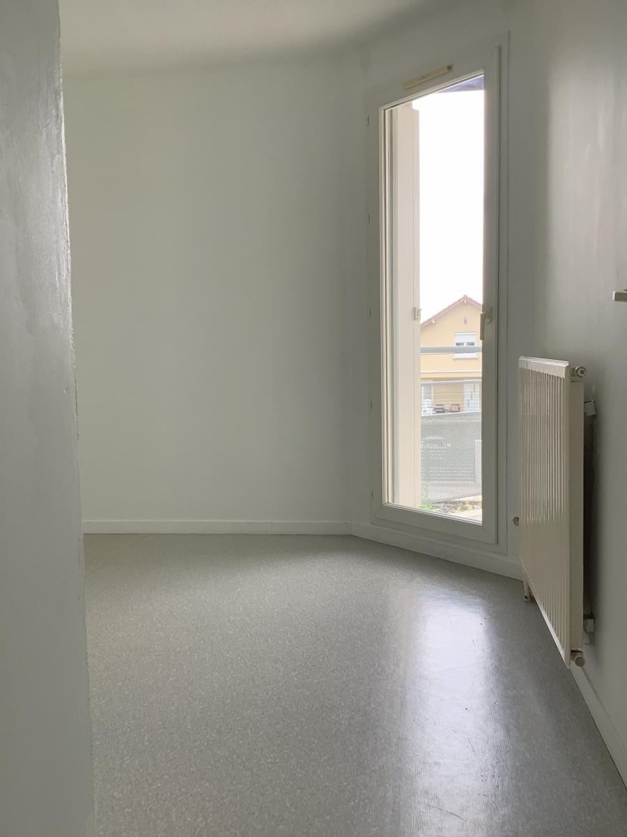 
																																							4 pièces - 
																																						3ème étage - 79m² - 170 000 € - Photo #4