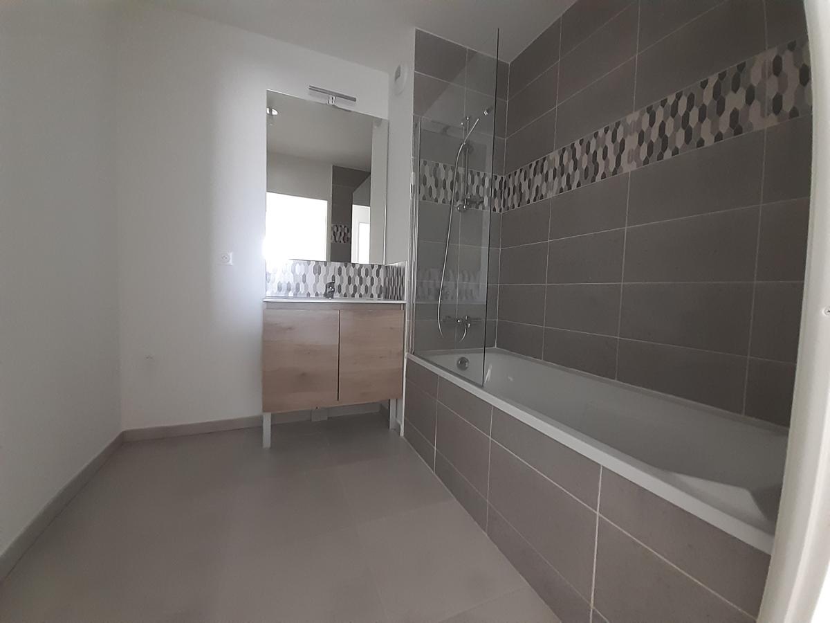 
																																							3 pièces - 
																																						1er étage - 66m² - 859,69 € - Photo #6