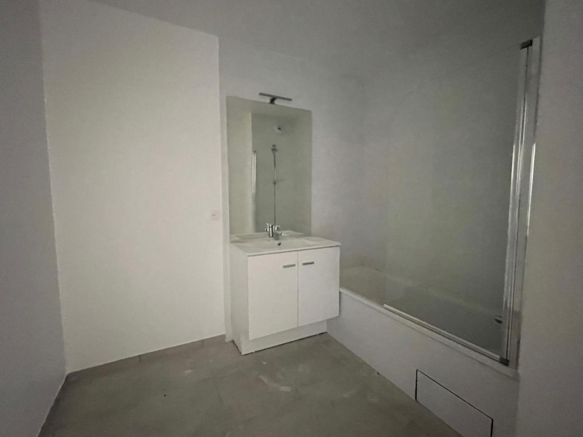 
																																							2 pièces - 
																																						RDC - 45m² - 906,35 € - Photo #3