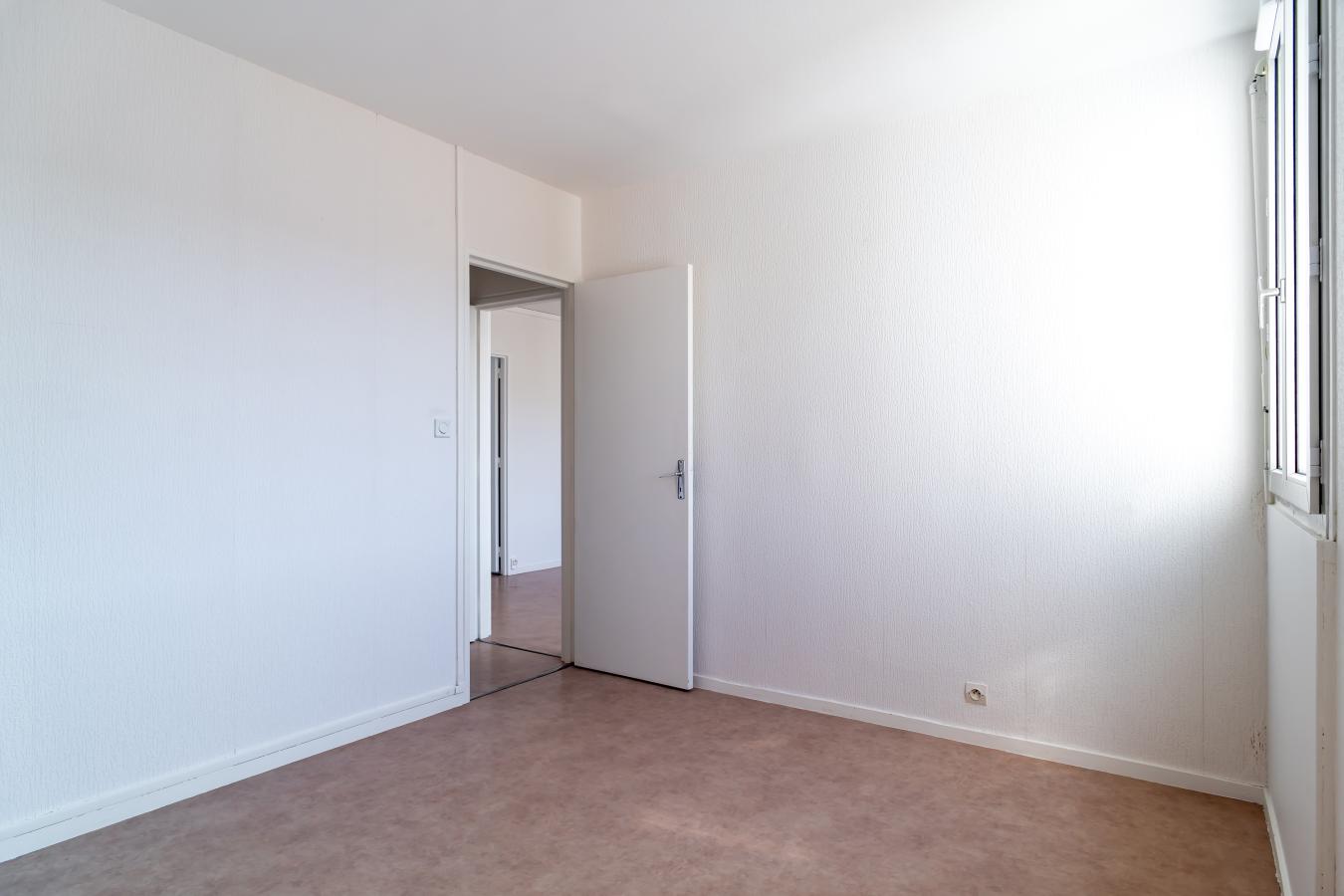 
																																							3 pièces - 
																																						3ème étage - 63m² - 99 000 € - Photo #6