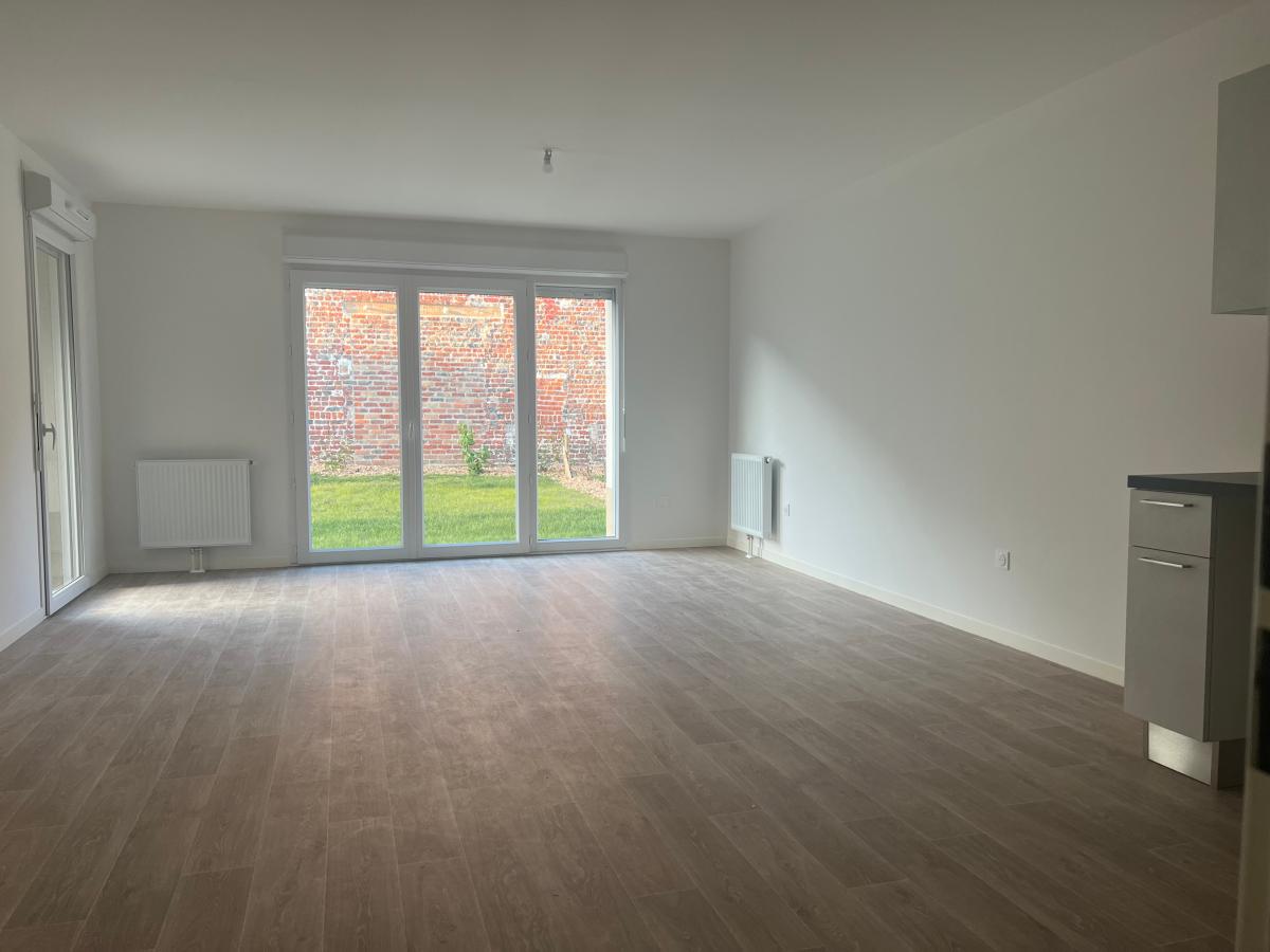 
																																							3 pièces - 
																																						RDC - 68m² - 967,50 € - Photo #1