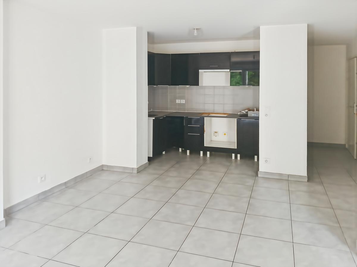 
																																							3 pièces - 
																																						1er étage - 58m² - 1 126,51 € - Photo #1