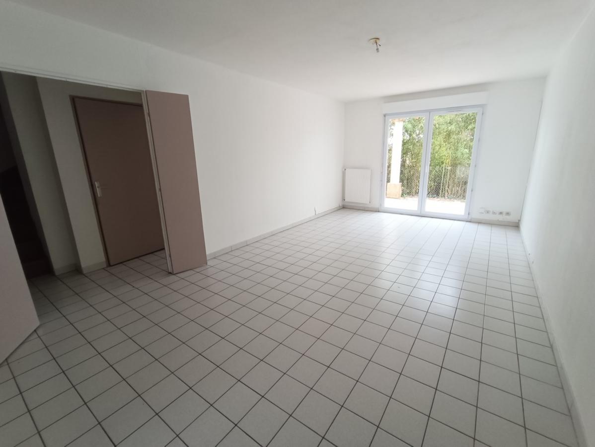 
																																							5 pièces - 
																																						RDC 330 000 € - Photo #1