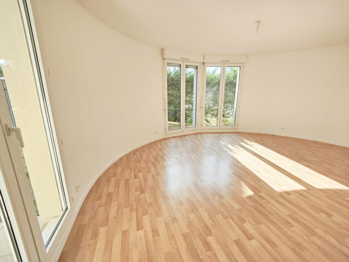 
																																							3 pièces - 
																																						RDC - 76m² - 182 100 € - Photo #1