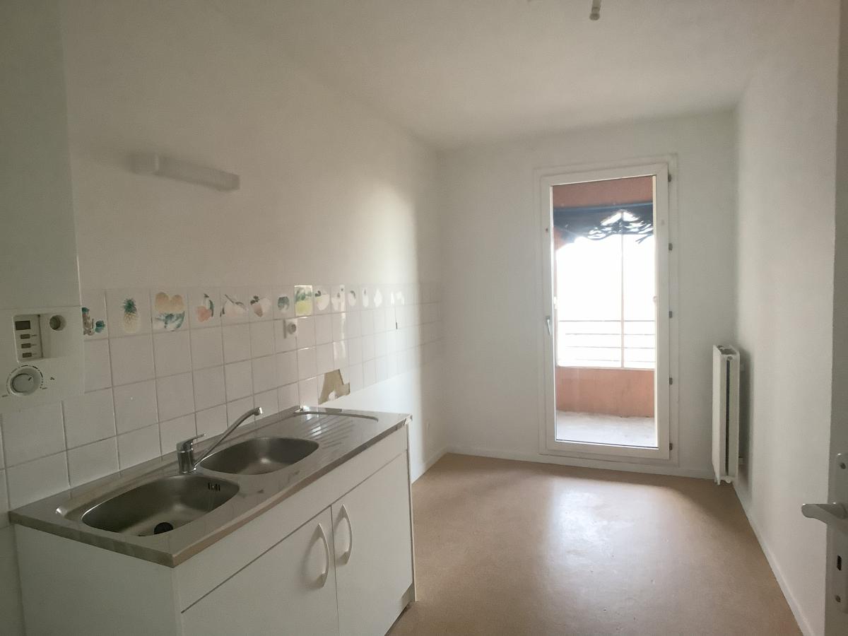 
																																							3 pièces - 
																																						3ème étage - 63m² - 139 000 € - Photo #3