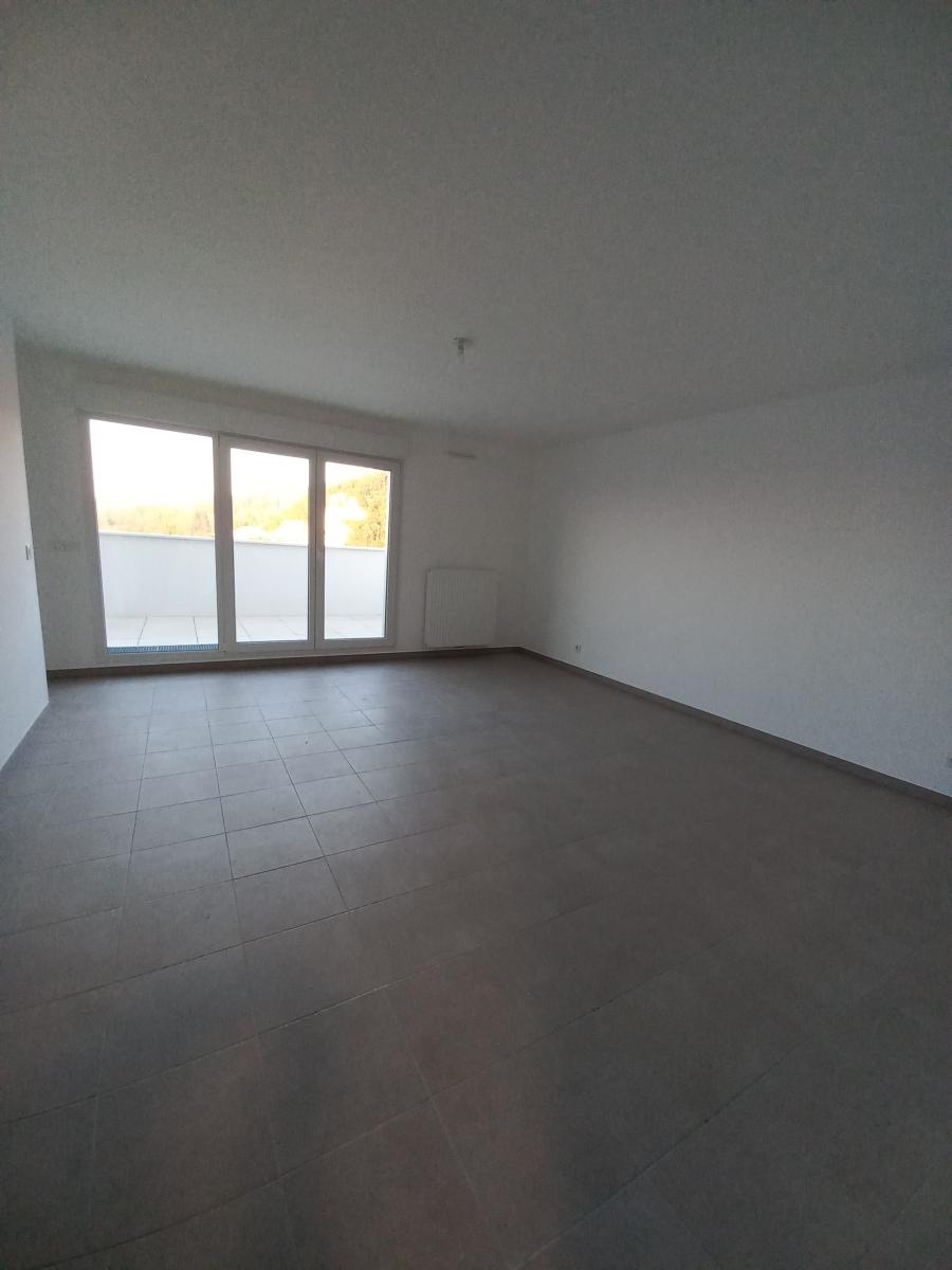 4 pièces - 5ème étage - 75m² - 950,51 € - Photo #2