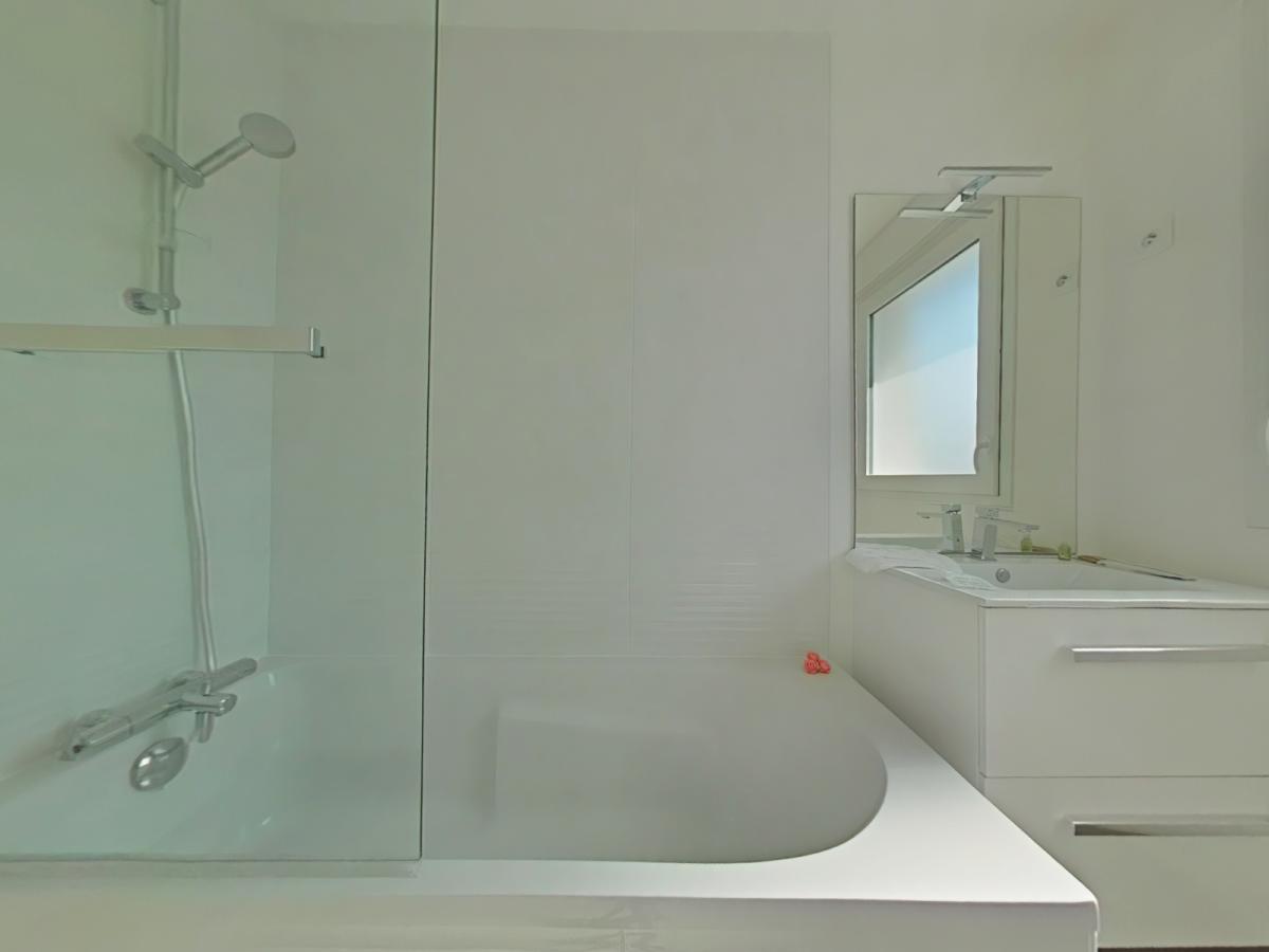 
																																							5 pièces - 
																																						RDC - 105m² - 1 065,09 € - Photo #4