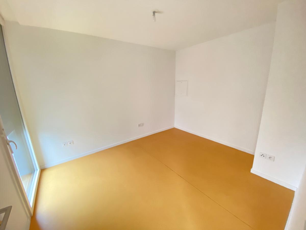 
																			3 pièces - 
																		2ème étage - 84m² - 2 141,71 € - Photo #4