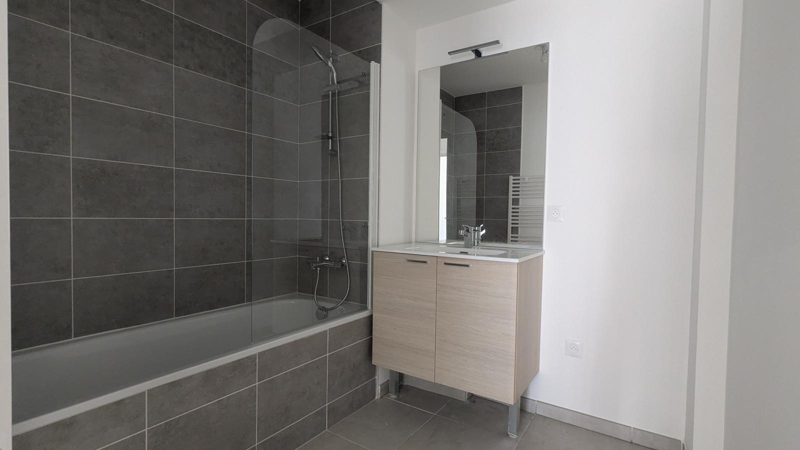 
																																							3 pièces - 
																																						8ème étage - 57m² - 1 079,59 € - Photo #2