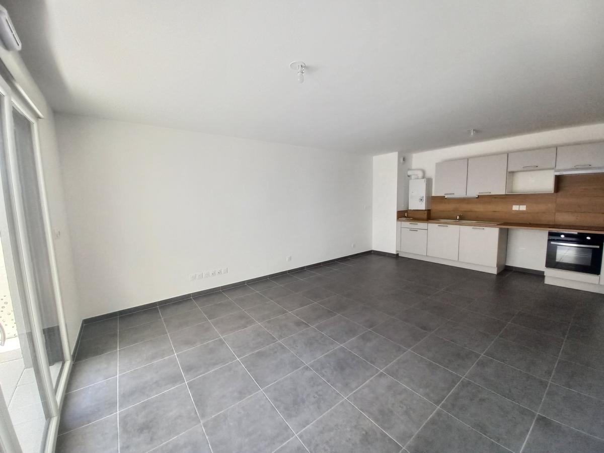 
																																							3 pièces - 
																																						1er étage - 69m² - 919,61 € - Photo #2