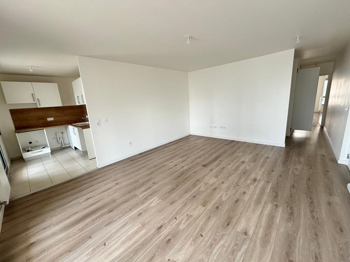 4 pièces - 4ème étage - 82m² - 1 858,64 € - Photo #4