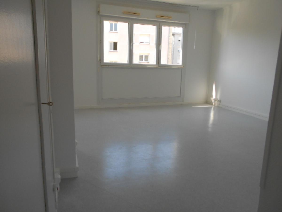 4 pièces - 2ème étage - 67m² - 96 000 € - Photo #0