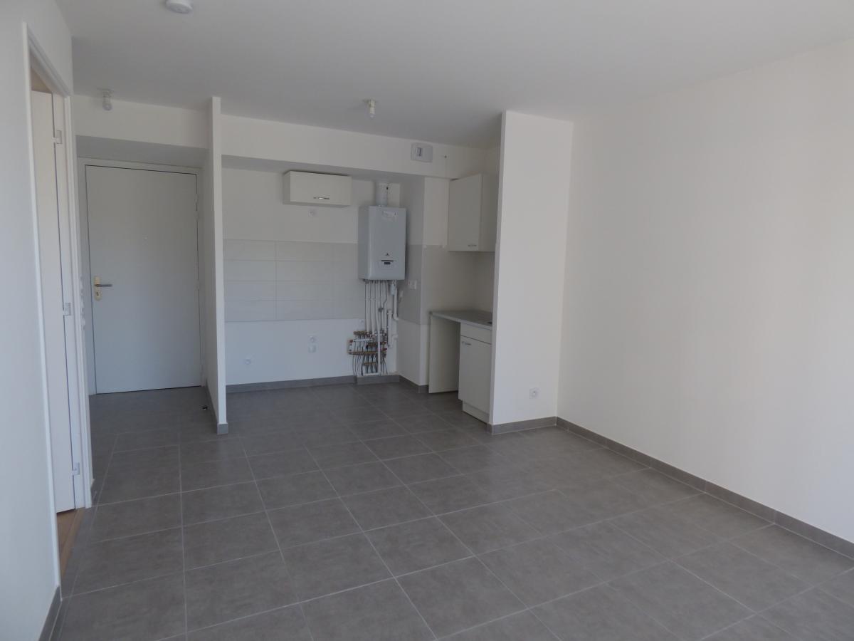 2 pièces - 1er étage - 38m² - 802,82 € - Photo #2