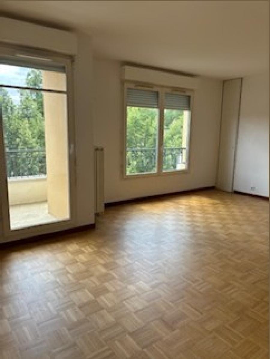 
																			5 pièces – 
																		3ème étage – 102m² - 340 000 € - Photo #2