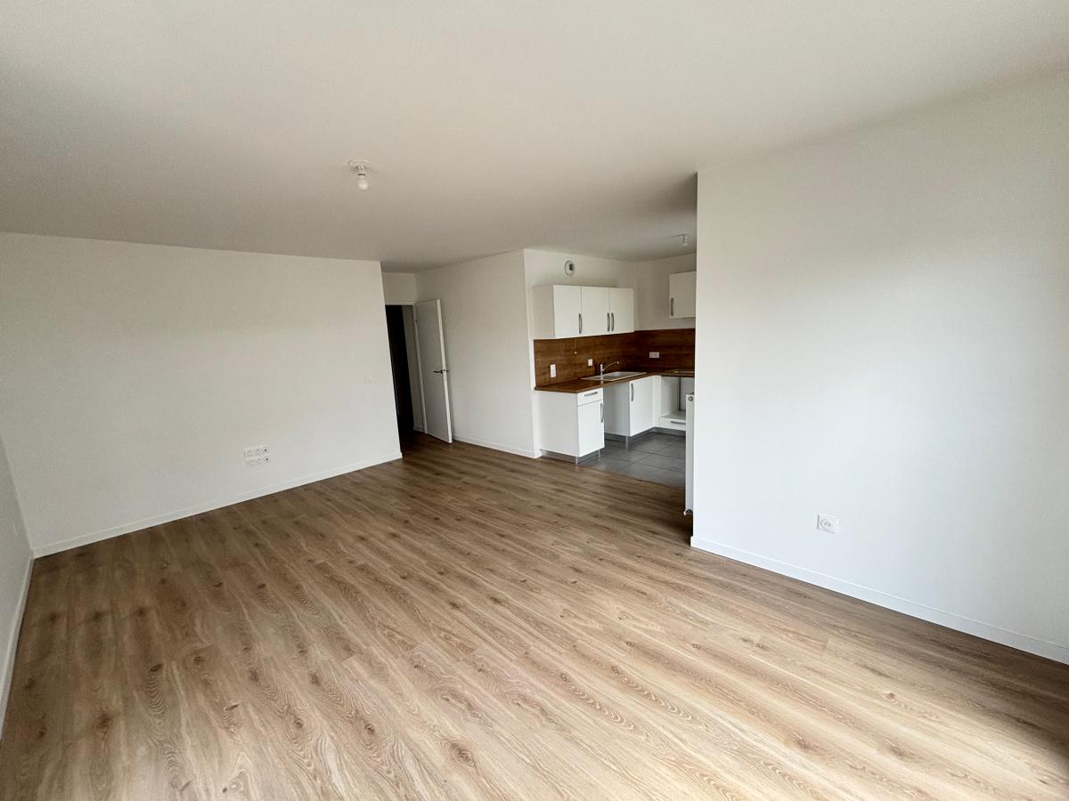 4 pièces - 4ème étage - 77m² - 1 978,26 € - Photo #4