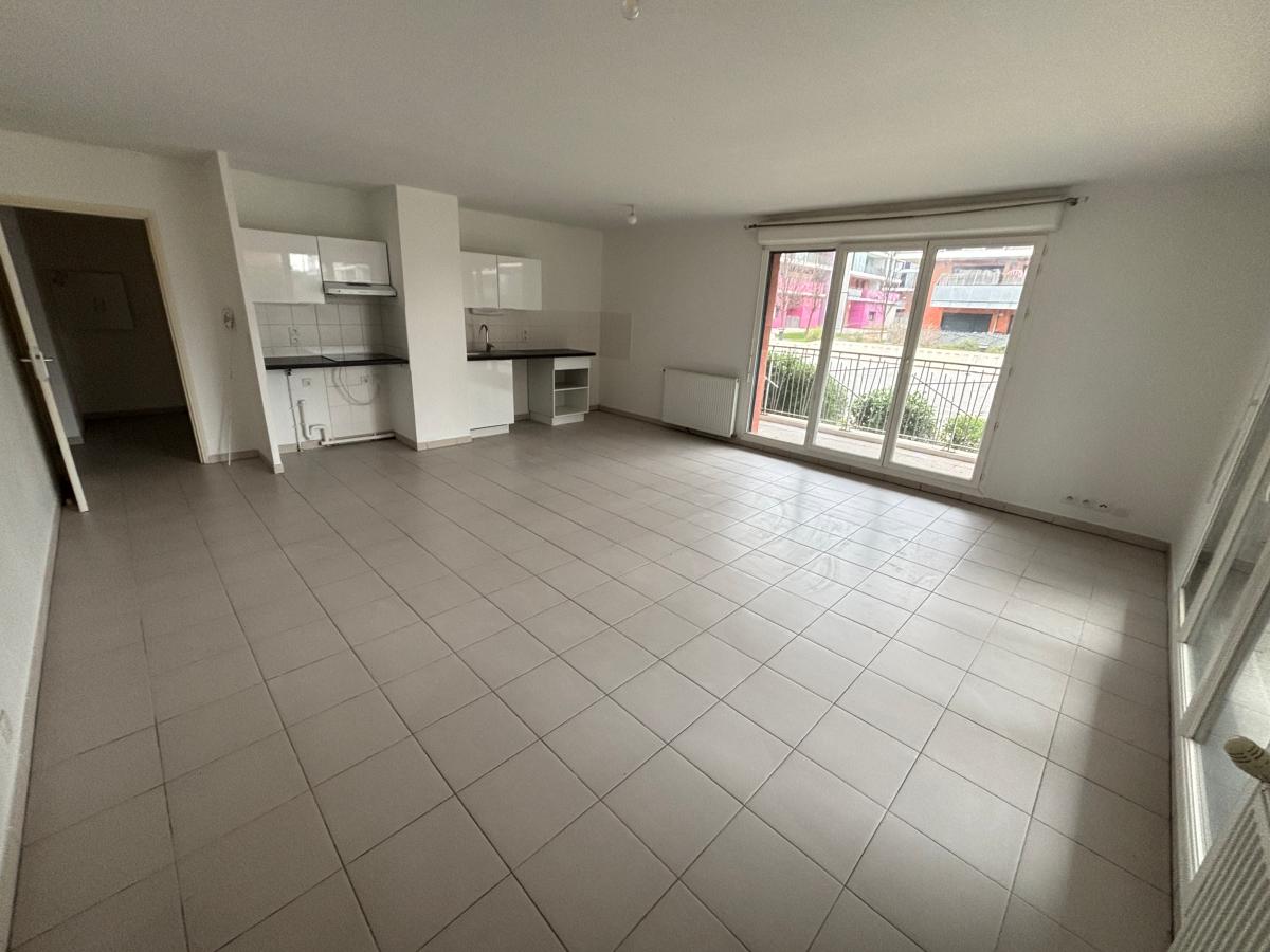 
																			4 pièces - 
																		RDC - 84m² - 1 039,28 € - Photo #0