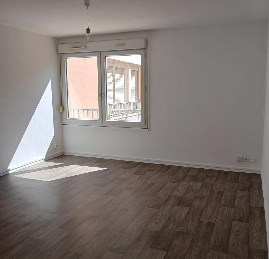 3 pièces - 1er étage - 62m² - 748,76 € - Photo #2