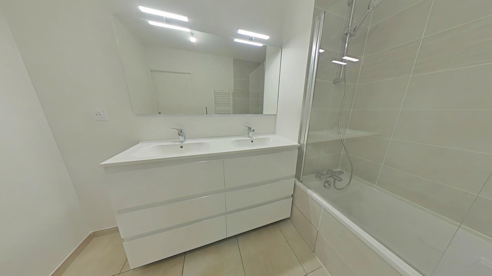 
																																							4 pièces - 
																																						3ème étage - 95m² - 1 265,60 € - Photo #5