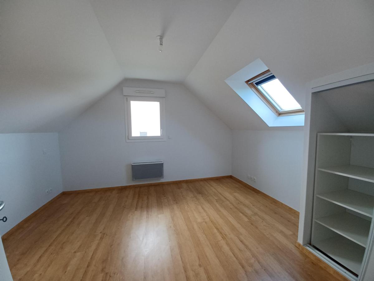 
																																							5 pièces - 
																																						RDC - 103m² - 900,88 € - Photo #3