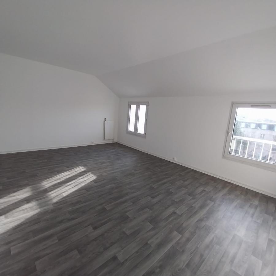 
																			4 pièces - 
																		3ème étage - 105m² - 330 000 € - Photo #4