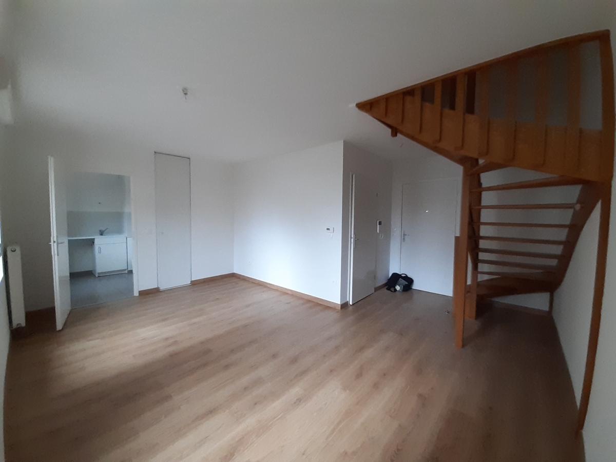 
																			3 pièces - 
																		1er étage - 58m² - 1 053,53 € - Photo #0