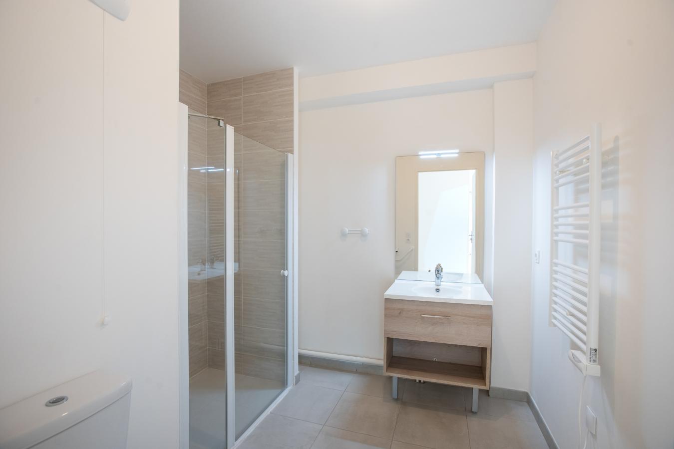
																																							3 pièces - 
																																						4ème étage - 72m² - 1 456,62 € - Photo #6