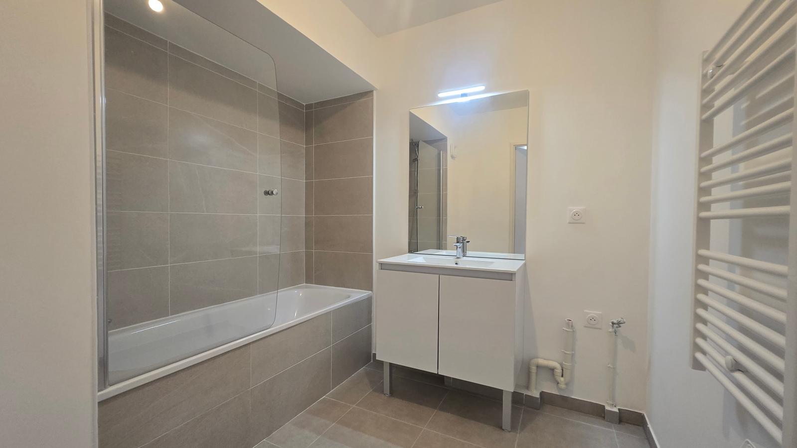 
																																							4 pièces - 
																																						2ème étage - 81m² - 1 127,08 € - Photo #4
