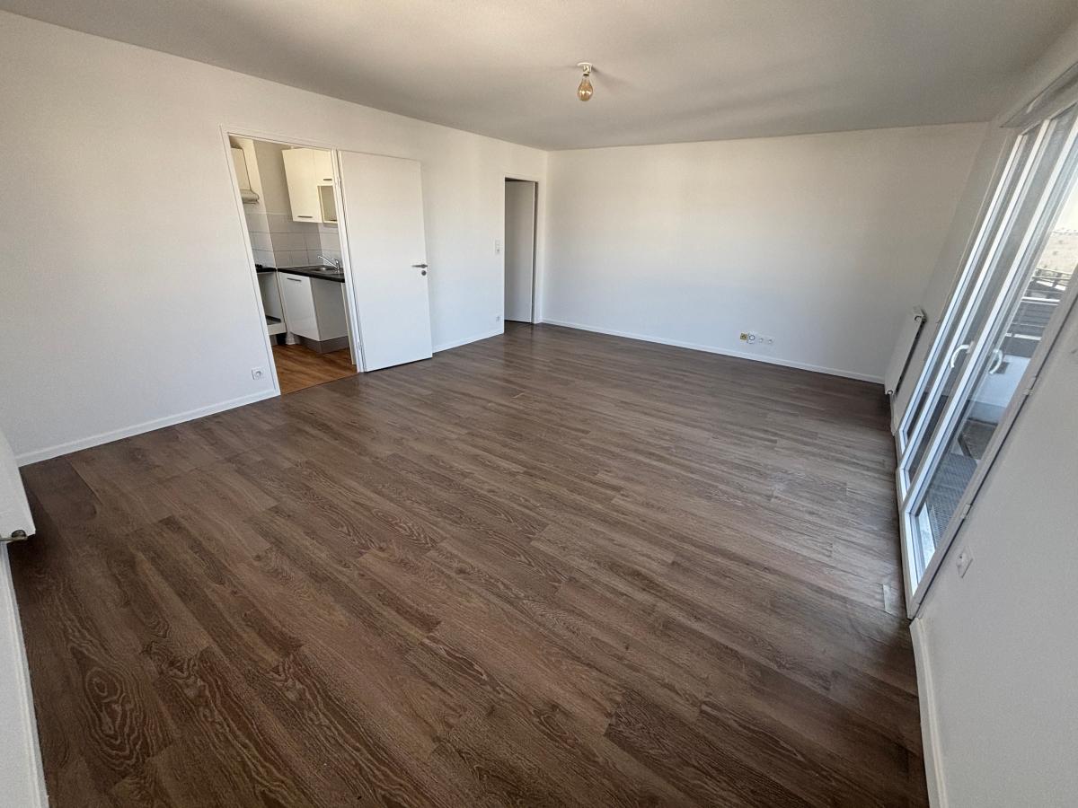 
																			4 pièces - 
																		4ème étage - 85m² - 1 007,75 € - Photo #2