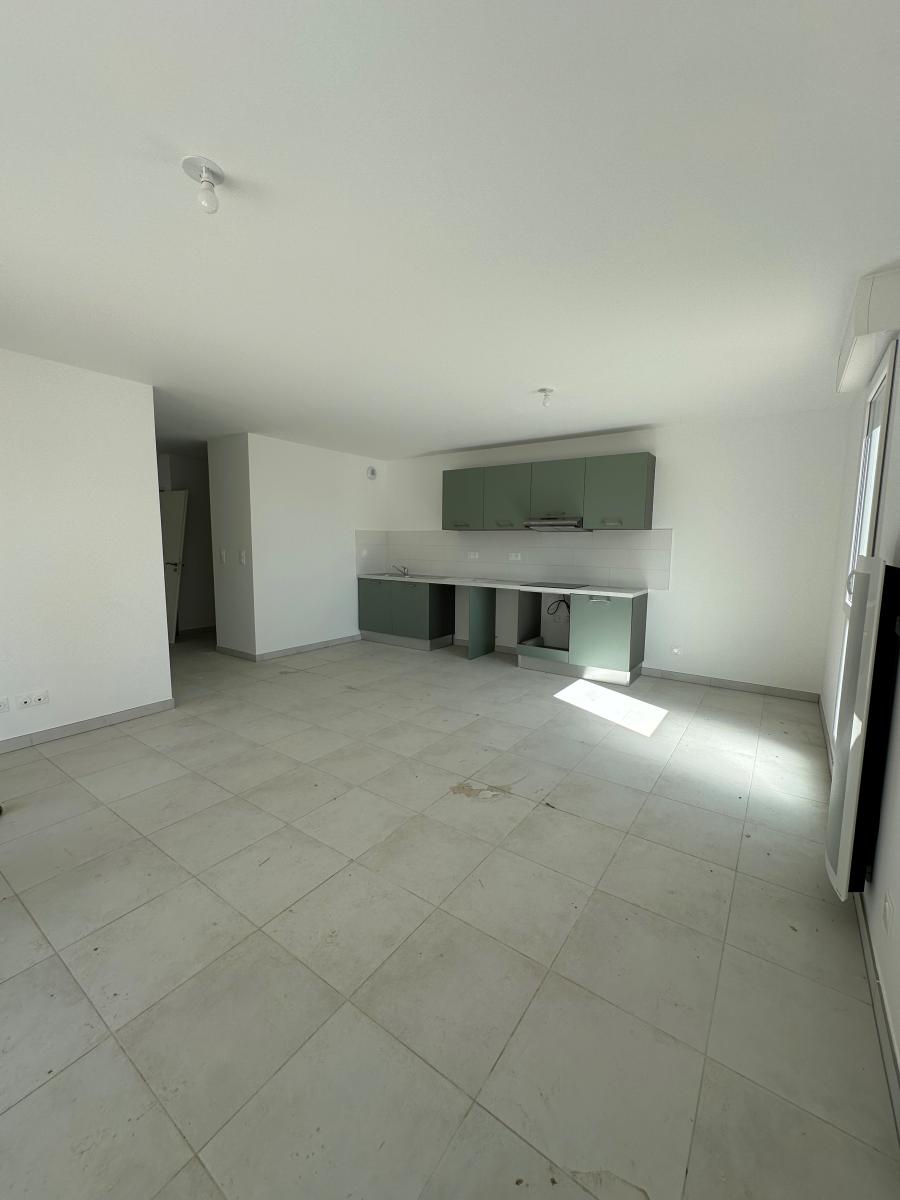 
																																							3 pièces - 
																																						RDC - 66m² - 753,44 € - Photo #2