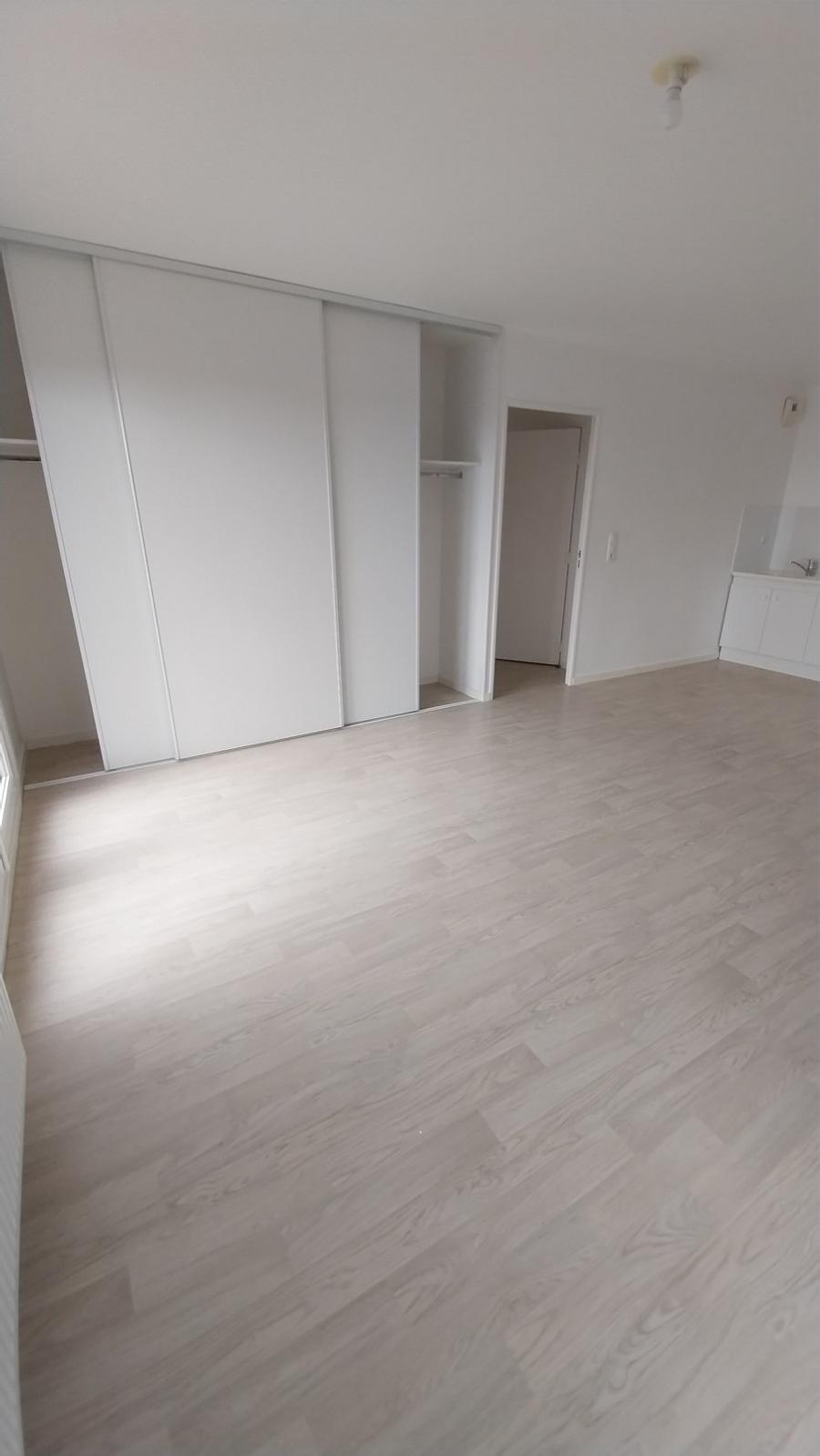 
																																							3 pièces - 
																																						3ème étage - 71m² - 943,19 € - Photo #1