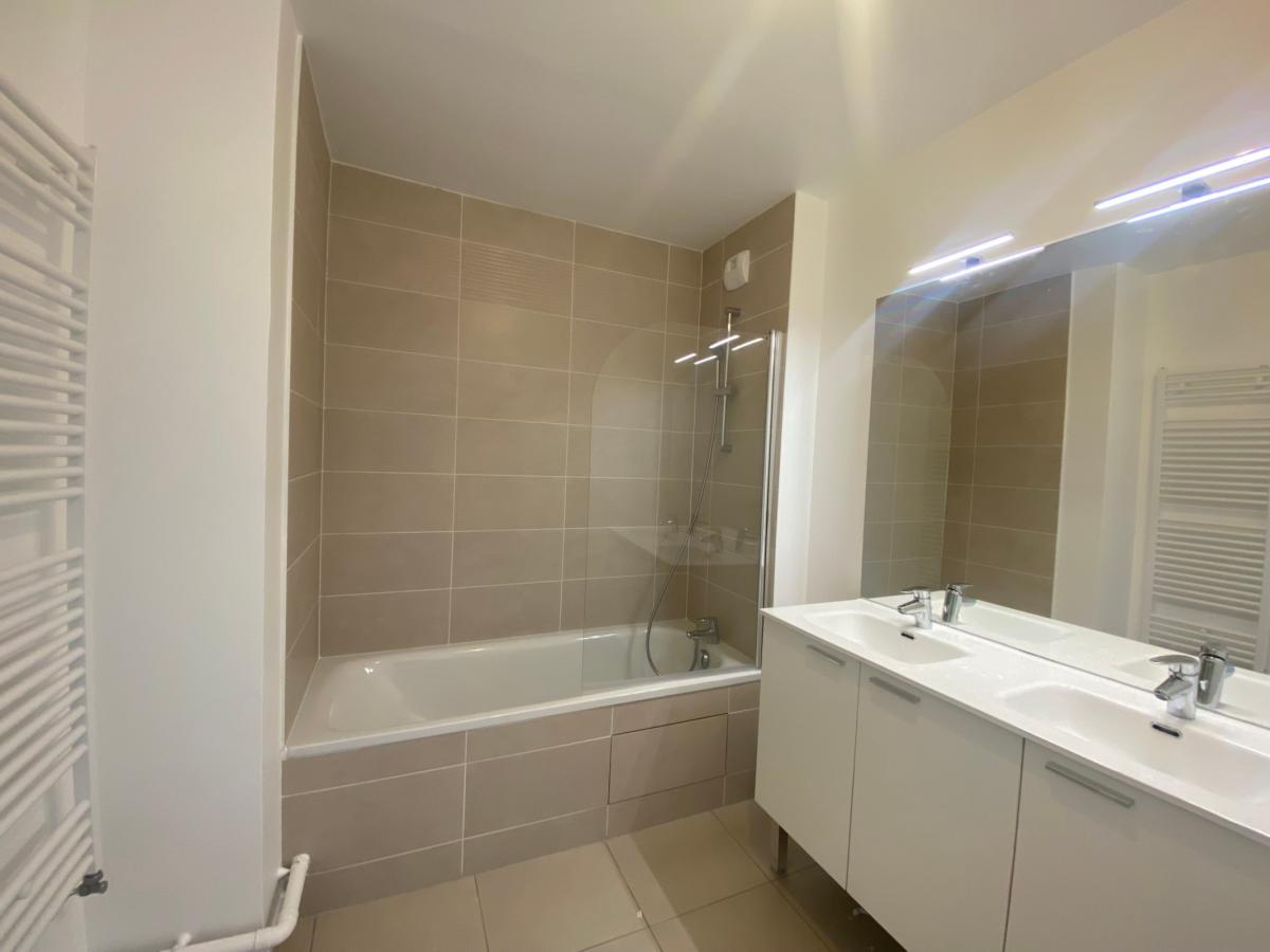 
																																							4 pièces - 
																																						3ème étage - 83m² - 1 104,03 € - Photo #4