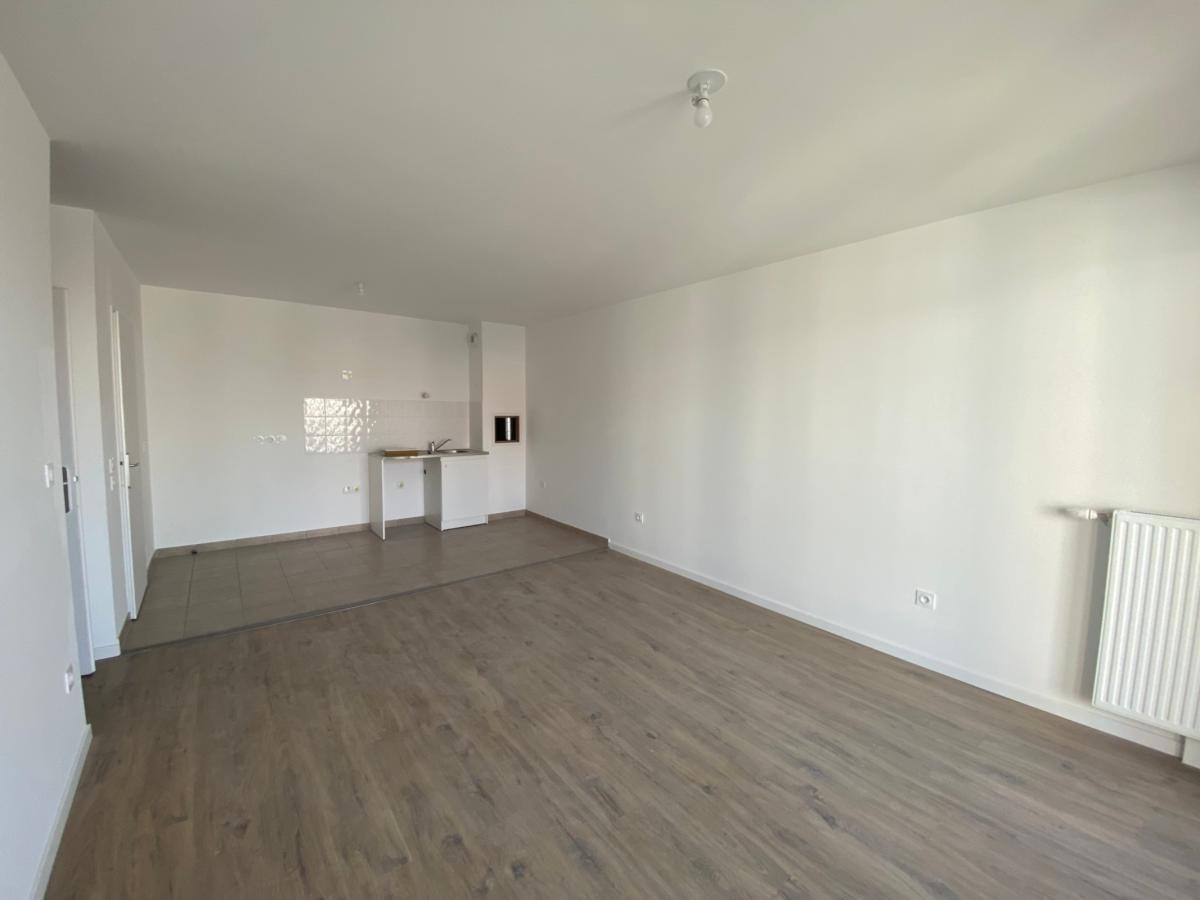 
																																							3 pièces - 
																																						2ème étage - 62m² - 1 076,27 € - Photo #3