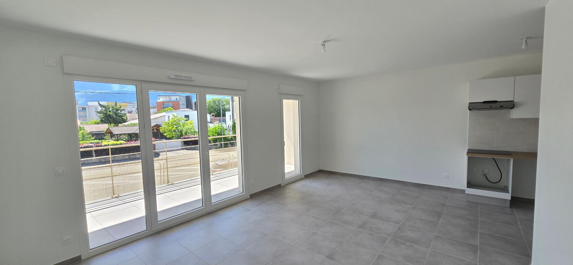 
																																							3 pièces - 
																																						RDC - 64m² - 894,46 € - Photo #2