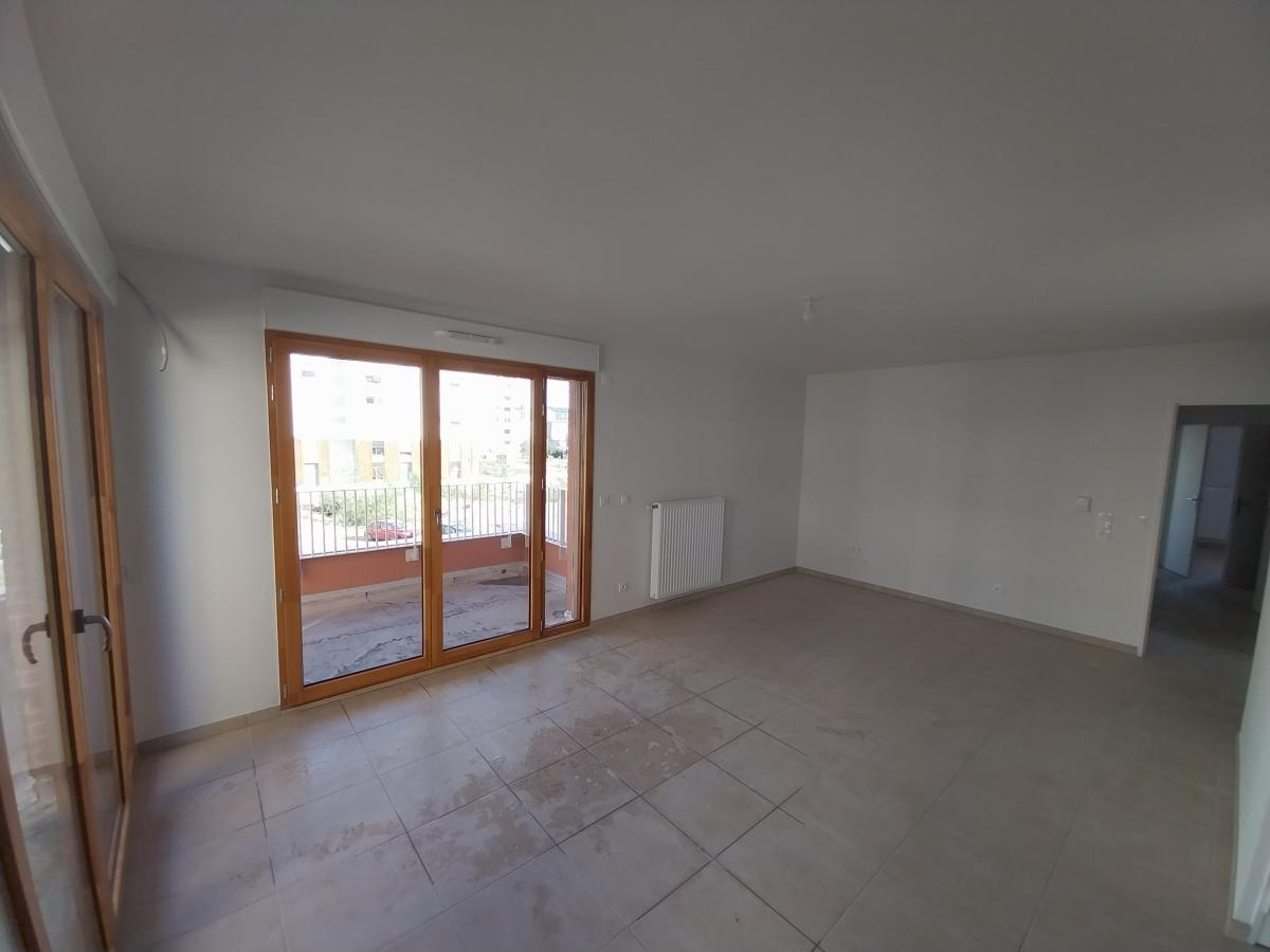 4 pièces - 2ème étage - 84m² - 1 272,60 € - Photo #2