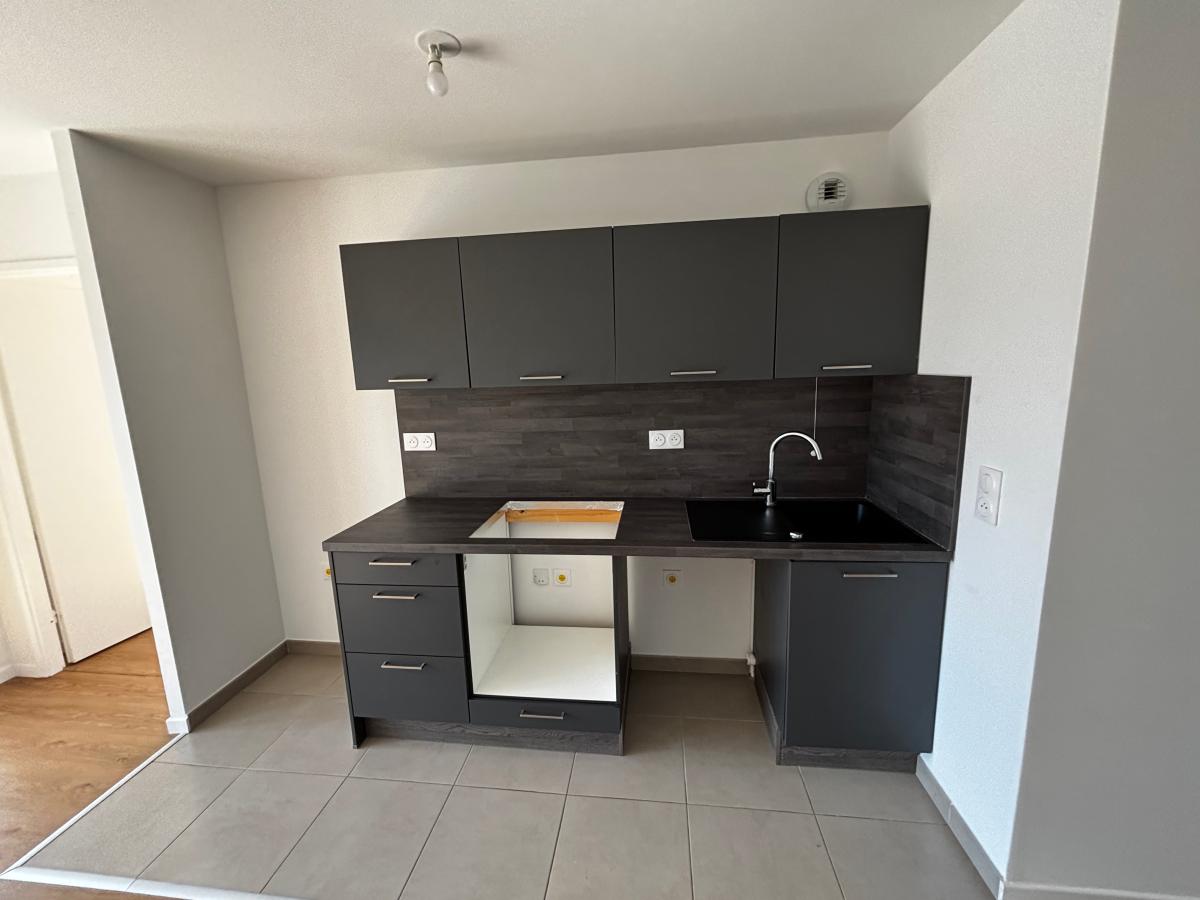 3 pièces - 2ème étage - 63m² - 1 628,60 € - Photo #2