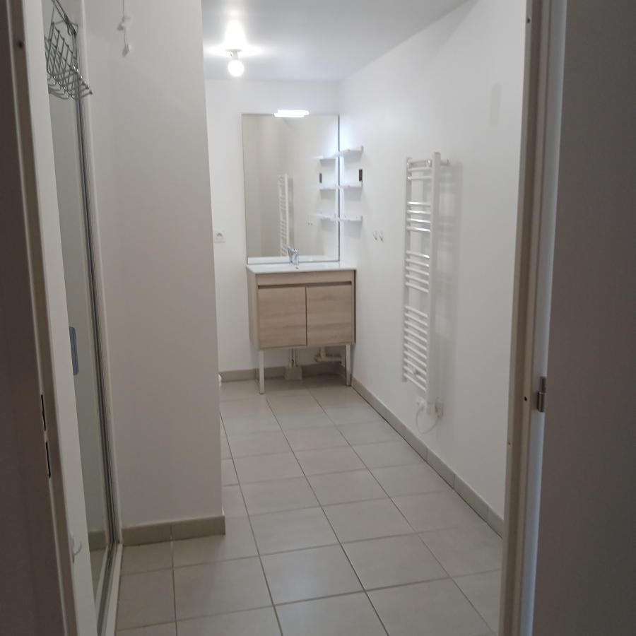 
																			3 pièces - 
																		3ème étage - 75m² - 981,61 € - Photo #5