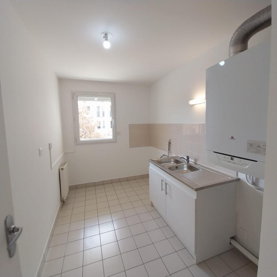 
																																							4 pièces - 
																																						1er étage - 79m² - 221 000 € - Photo #2