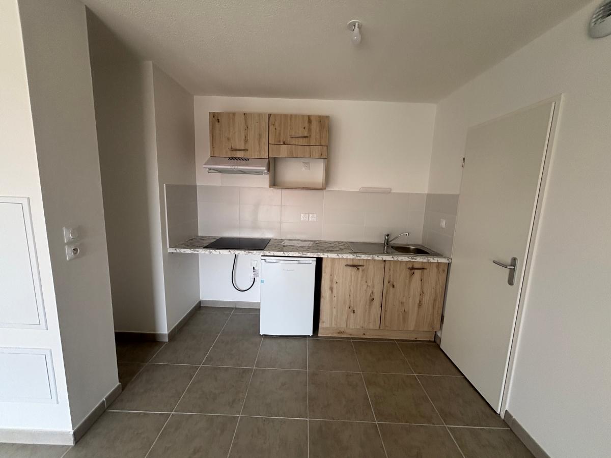 3 pièces - 1er étage - 63m² - 752,60 € - Photo #3