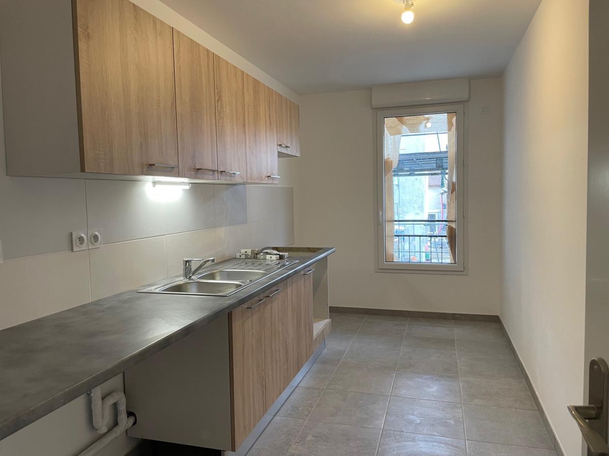 
																			4 pièces - 
																		2ème étage - 90m² - 1 376,74 € - Photo #0